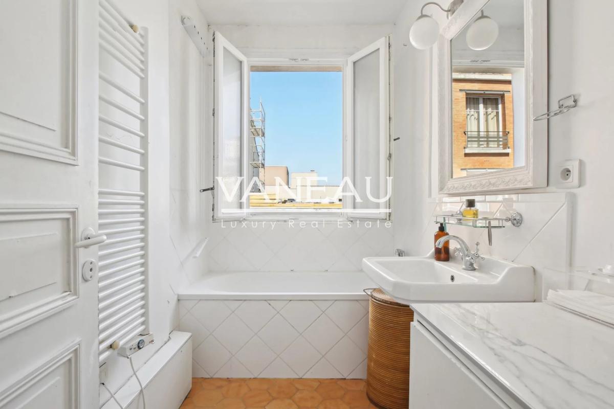 Exclusivité - Paris 6 - Luxembourg/Vavin - Trois pièces traversa