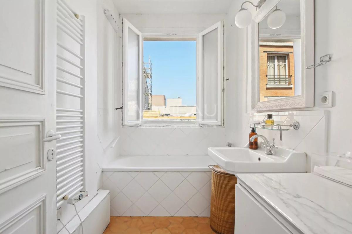 Exclusivité - Paris VIe - Luxembourg/Vavin - Trois pièces traver