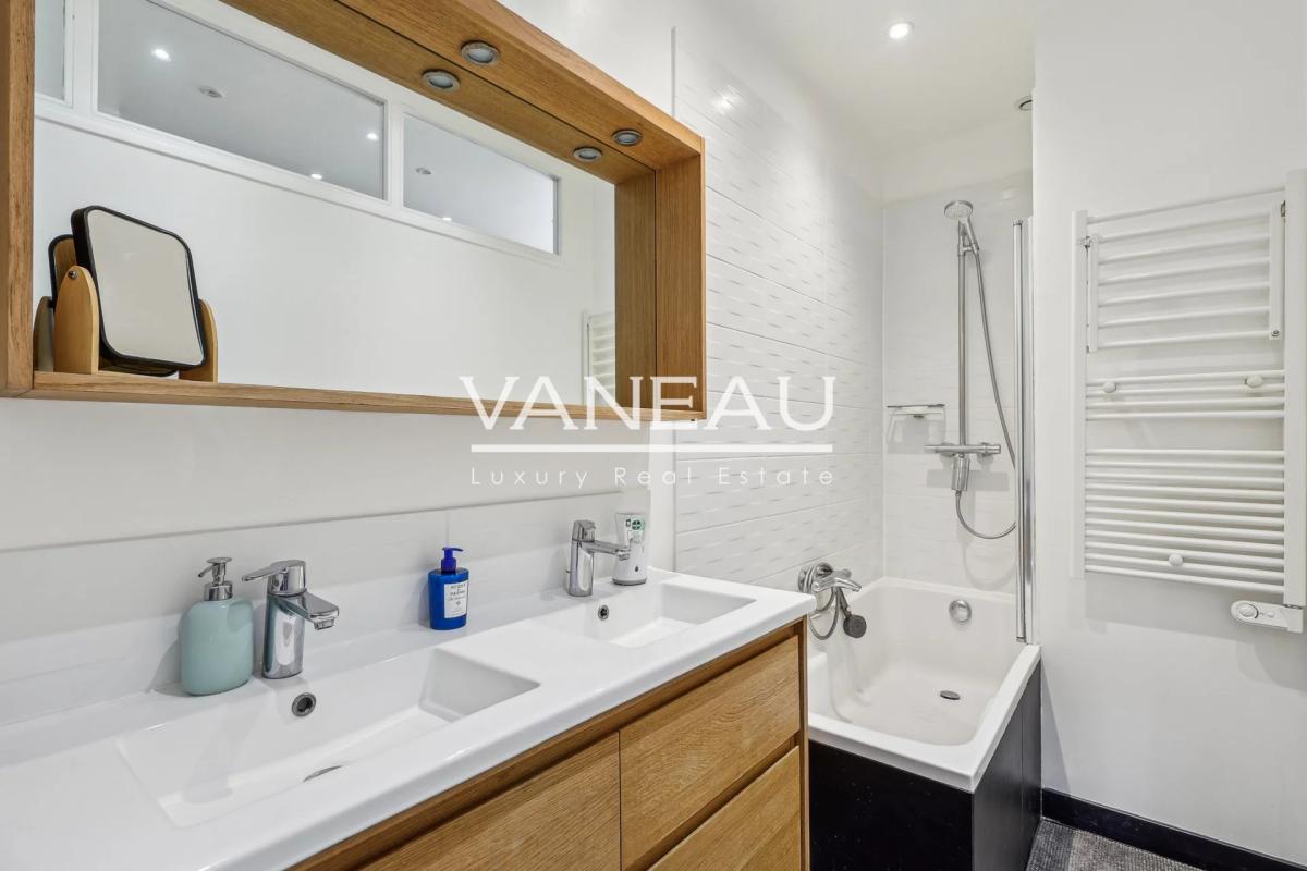 paris VIIe - vaneau/babylone - deux chambres