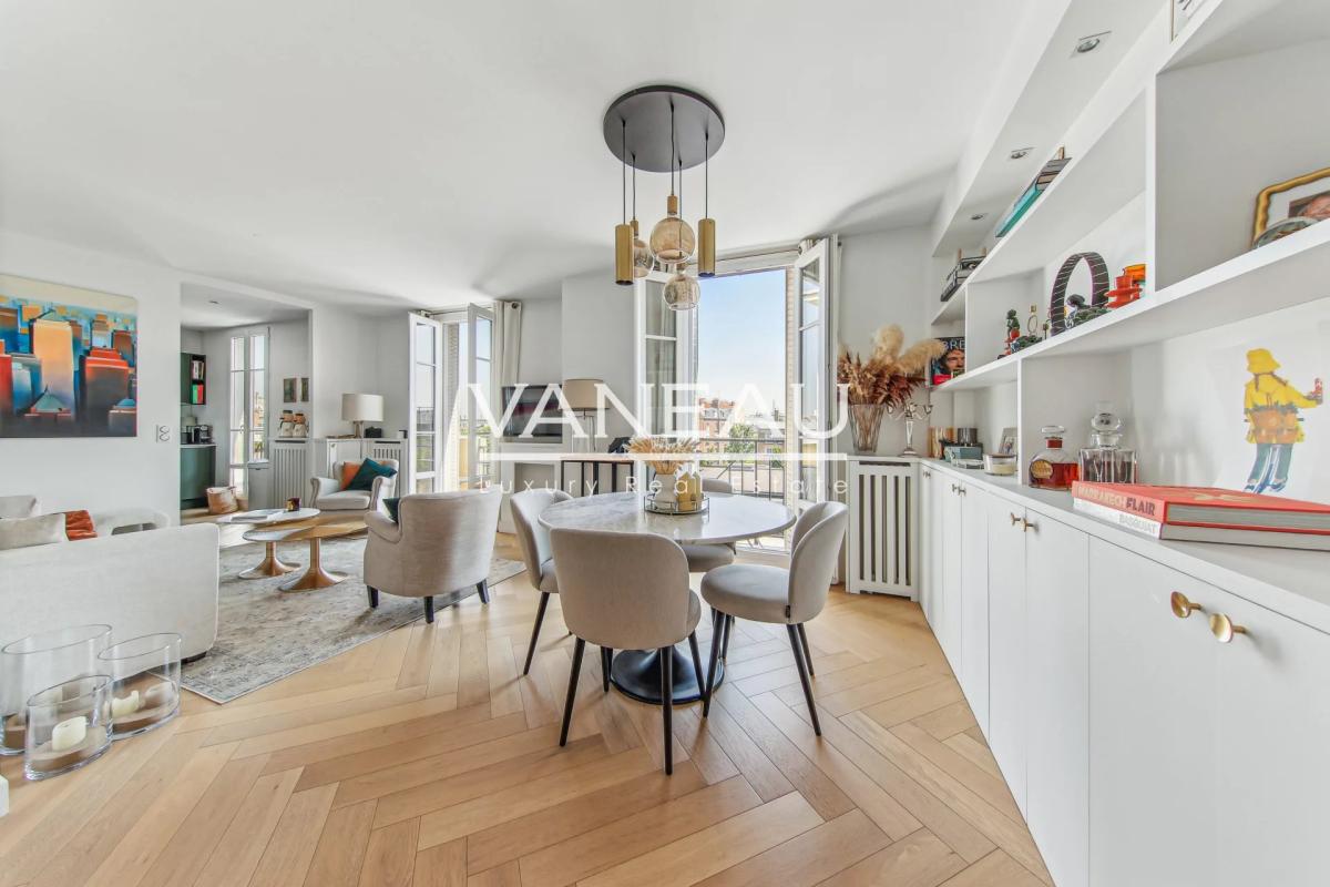 Boulogne Nord - luxueux trois pièces au dernier étage, balcons, 