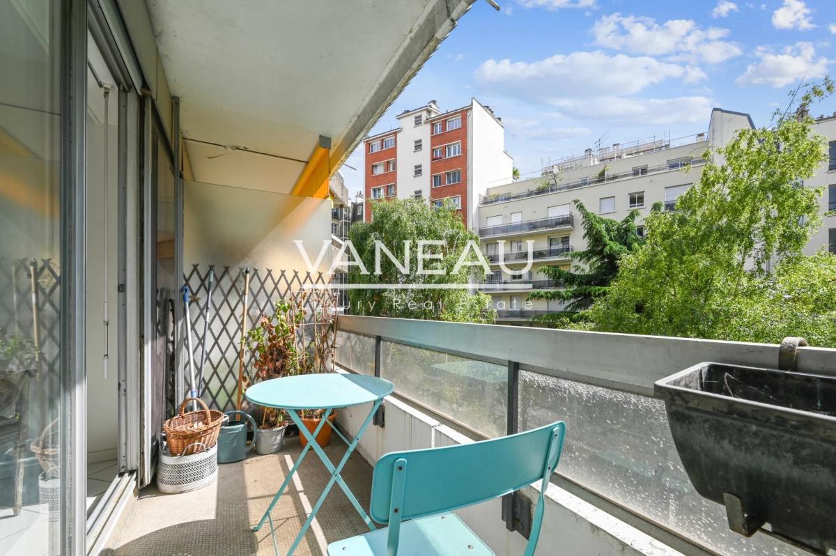 Convention Alleray. Studio avec balcon