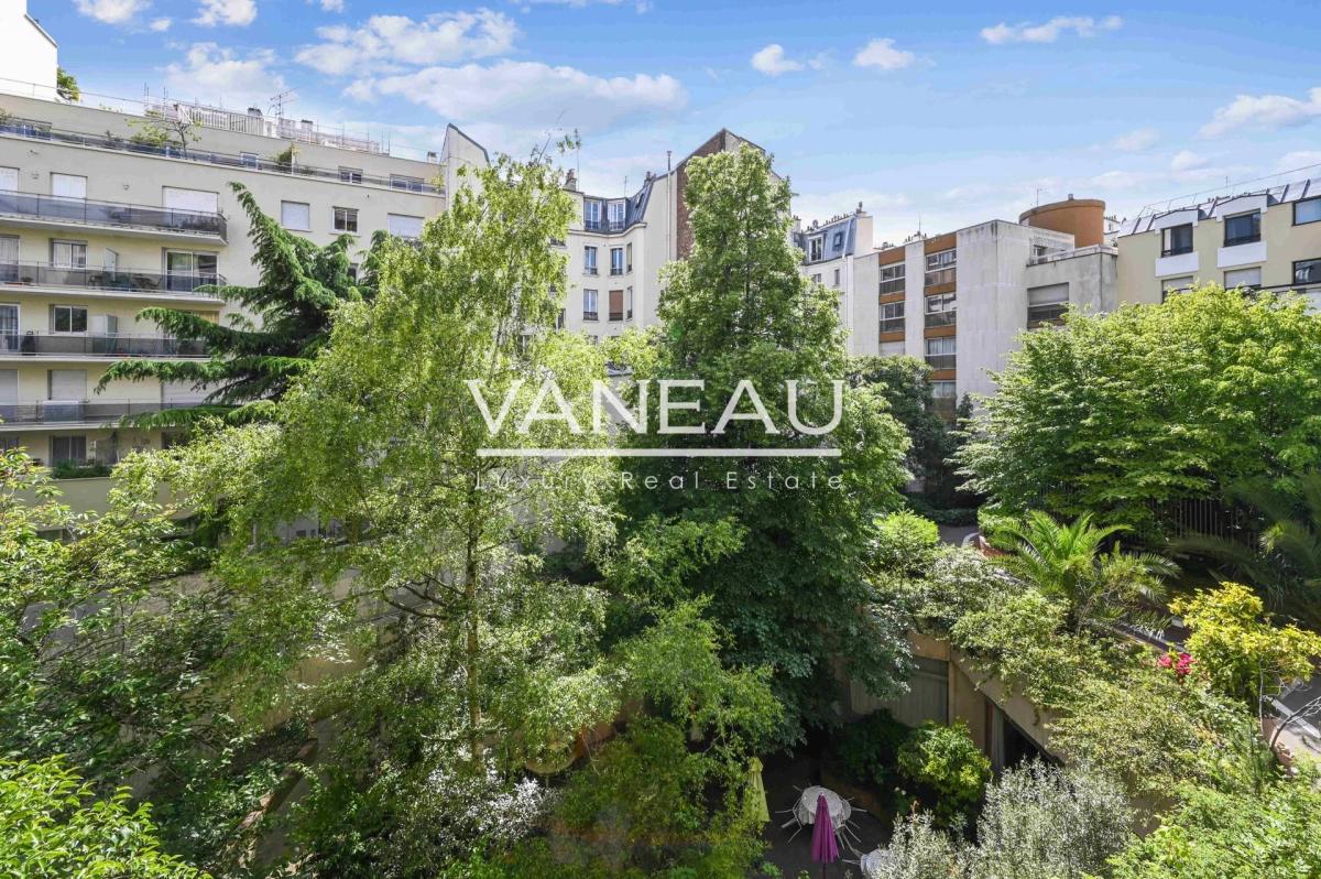 Convention Alleray. Studio avec balcon
