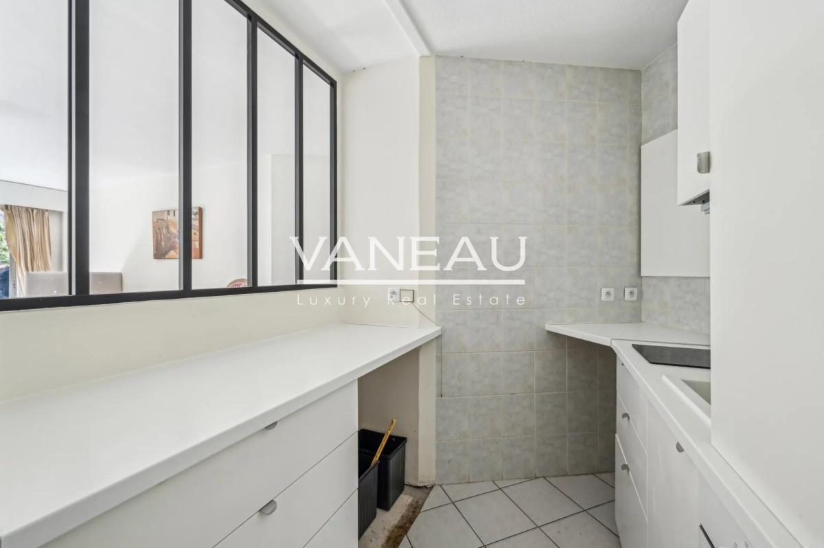Convention Alleray. Studio avec balcon