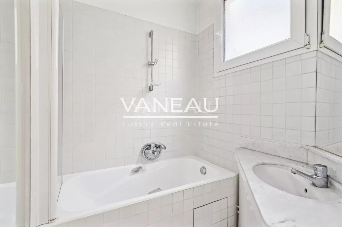 Exclusivité - PARIS VIIe - Bon Marché - Vaneau