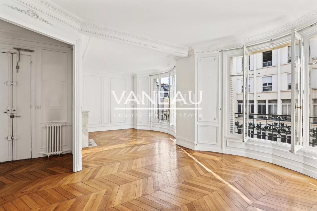 Exclusivité - PARIS VIIe - Bon Marché - Vaneau