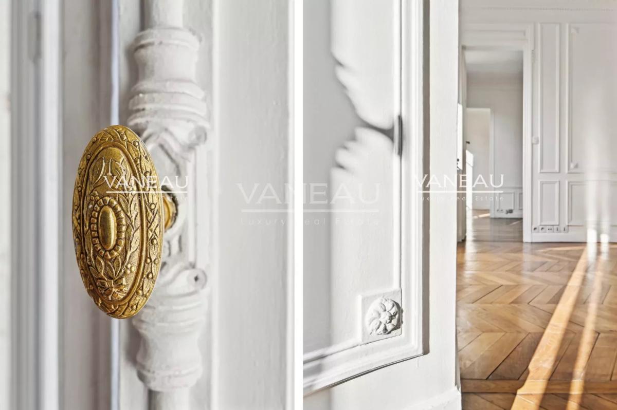 Exclusivité - PARIS VIIe - Bon Marché - Vaneau