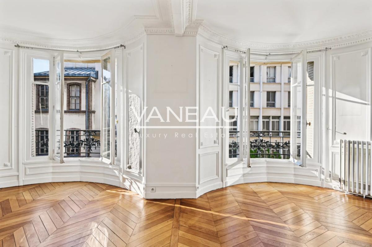 Exclusivité - PARIS VIIe - Bon Marché - Vaneau