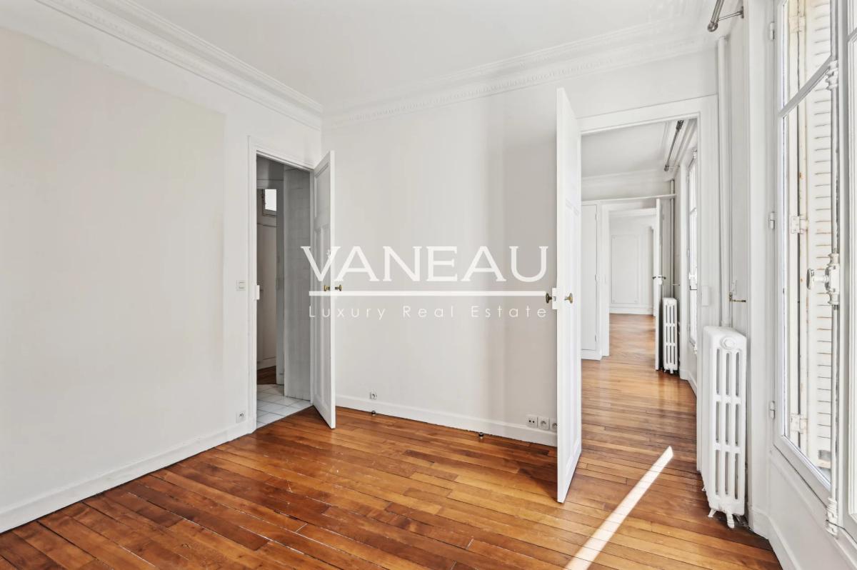 Exclusivité - PARIS VIIe - Bon Marché - Vaneau