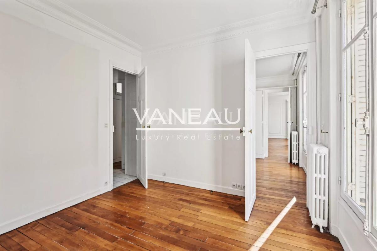 Exclusivité - PARIS VIIe - Bon Marché - Vaneau