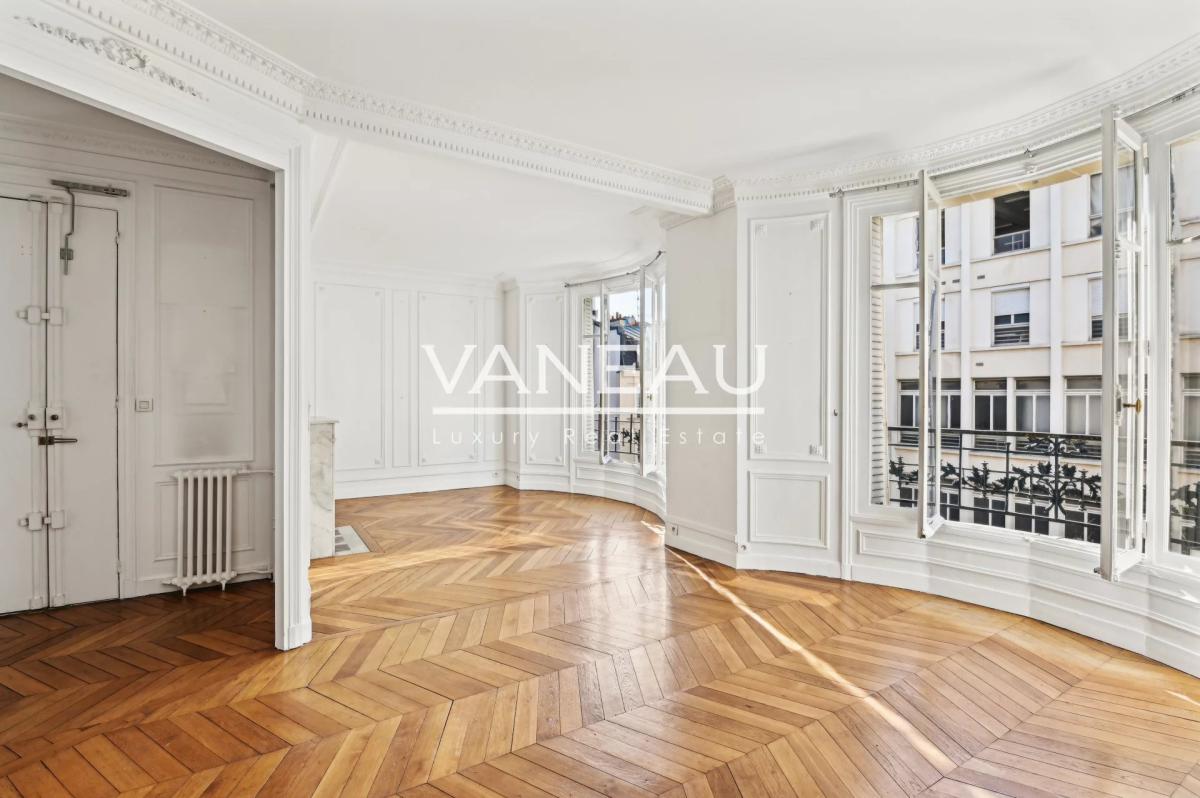Exclusivité - PARIS VIIe - Bon Marché - Vaneau