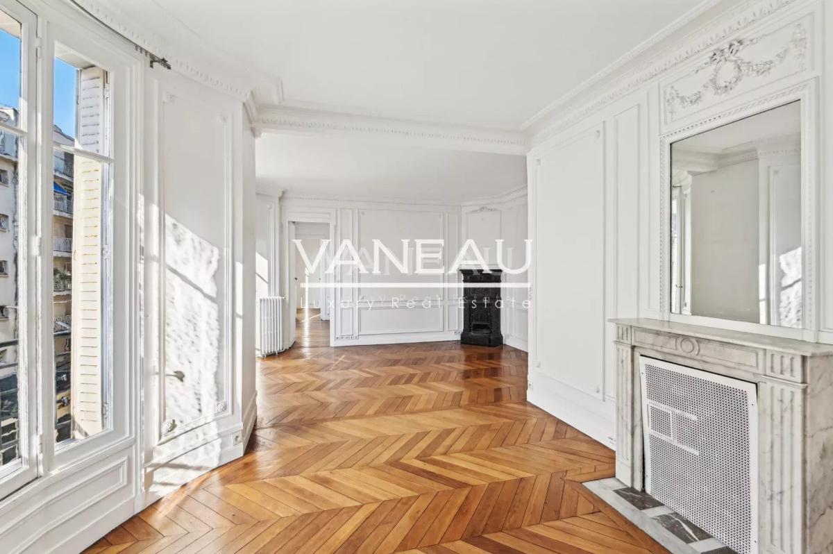 Exclusivité - PARIS VIIe - Bon Marché - Vaneau