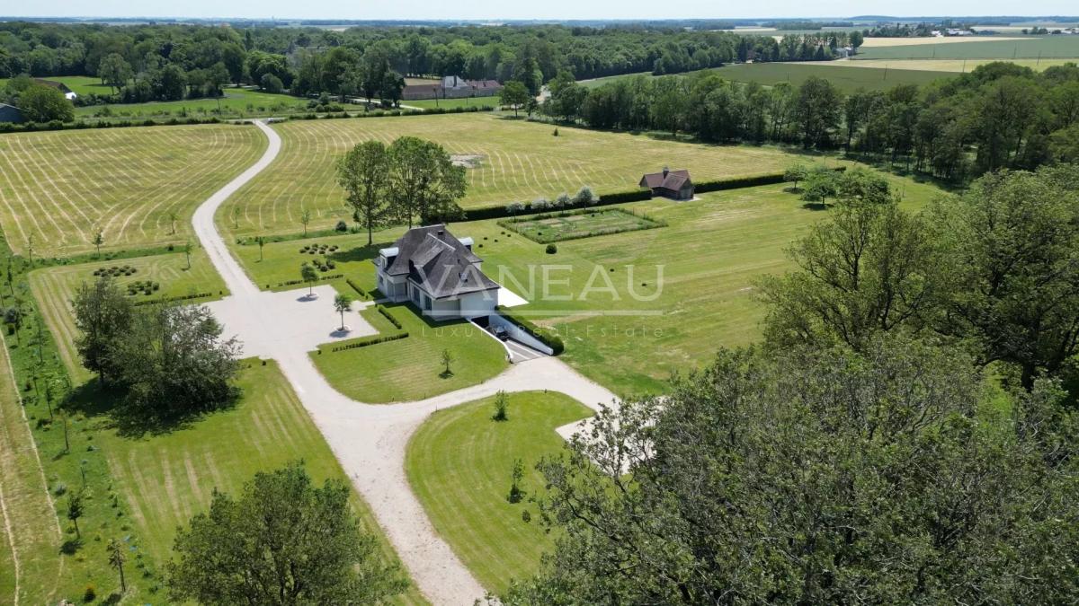 Domaine de 20 hectares - 1.30h de paris - perche sud
