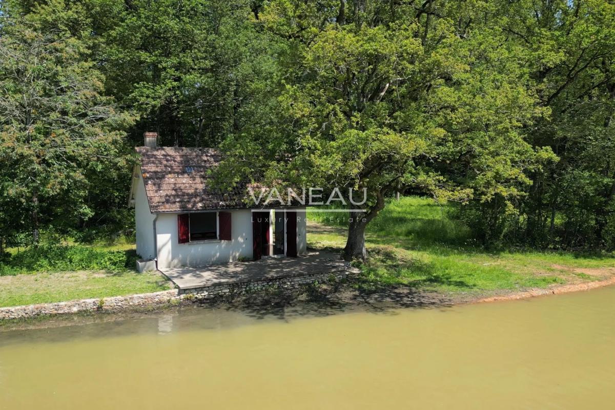 Domaine de 20 hectares - 1.30h de paris - perche sud