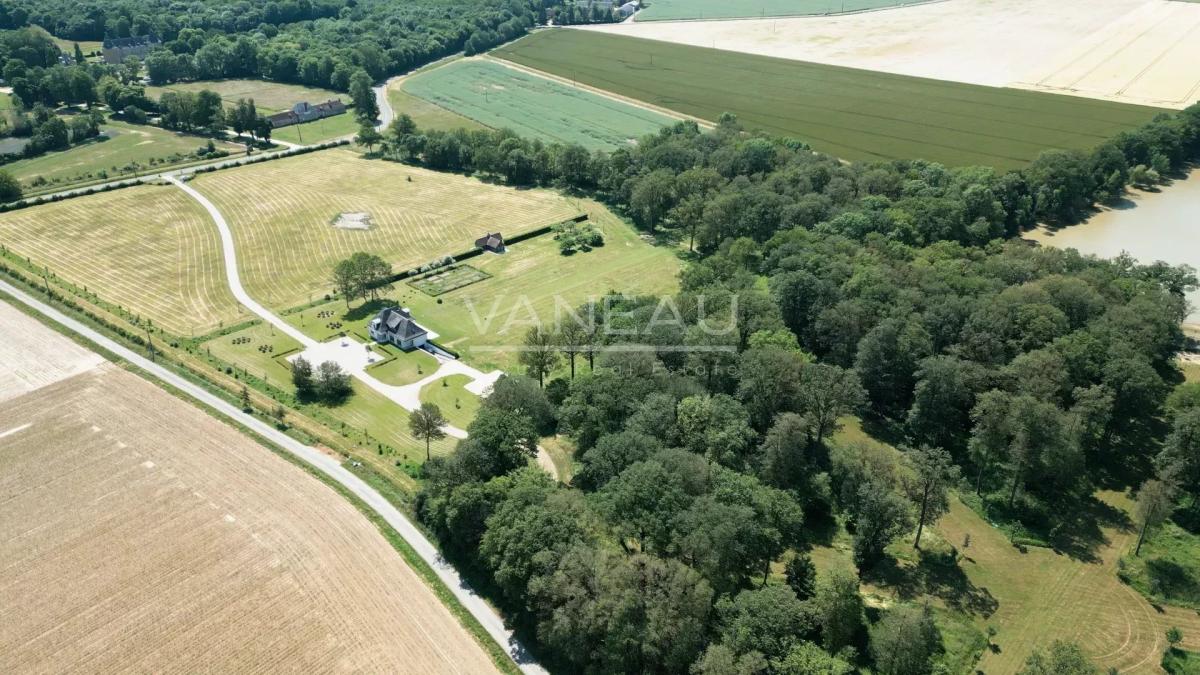Domaine de 20 hectares - 1.30h de paris - perche sud