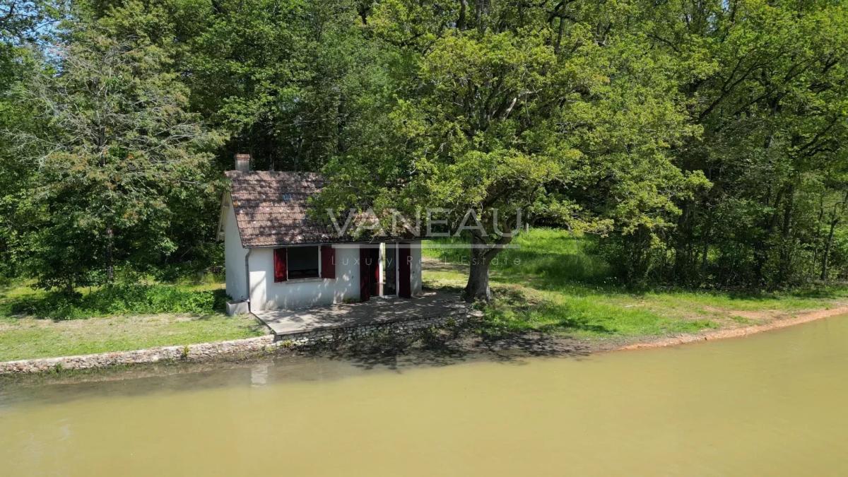 Domaine de 20 hectares - 1.30h de paris - perche sud