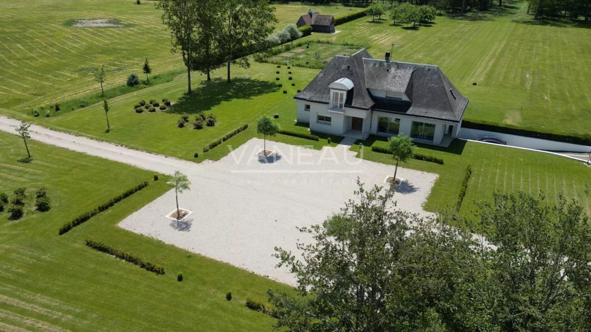 Domaine de 20 hectares - 1.30h de paris - perche sud