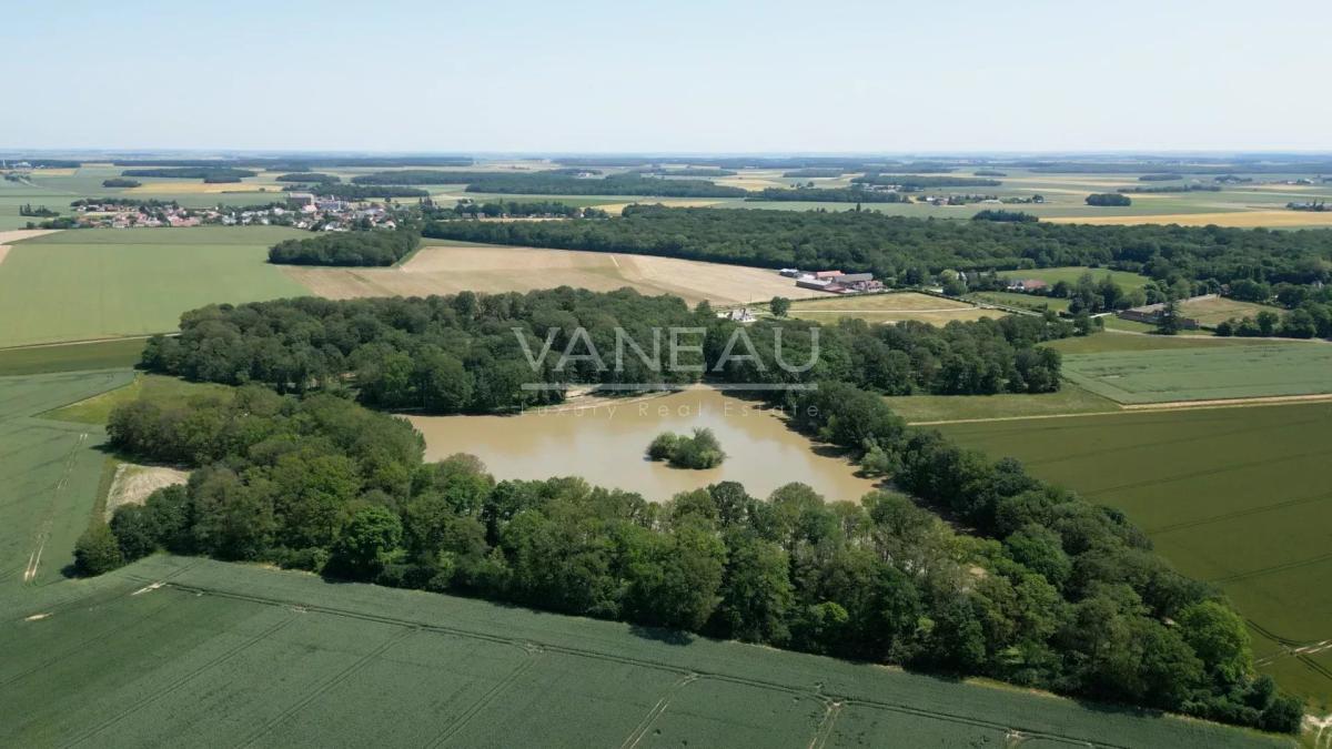 Domaine de 20 hectares - 1.30h de paris - perche sud