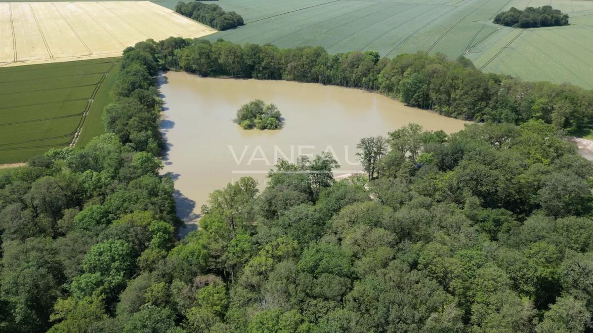Domaine de 20 hectares - 1.30h de paris - perche sud