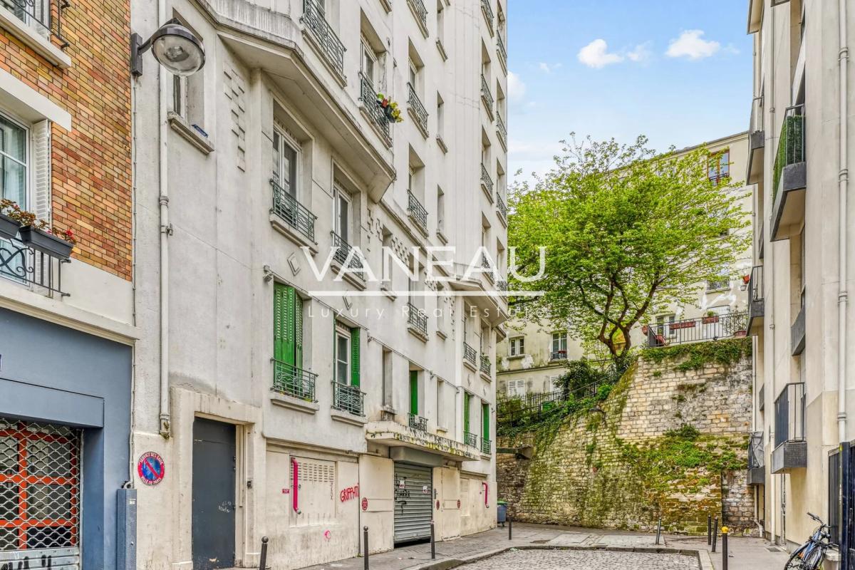 Studio au calme, au pied de Montmartre.