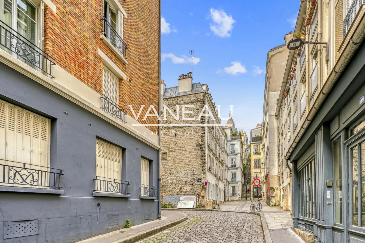 Studio au calme, au pied de Montmartre.