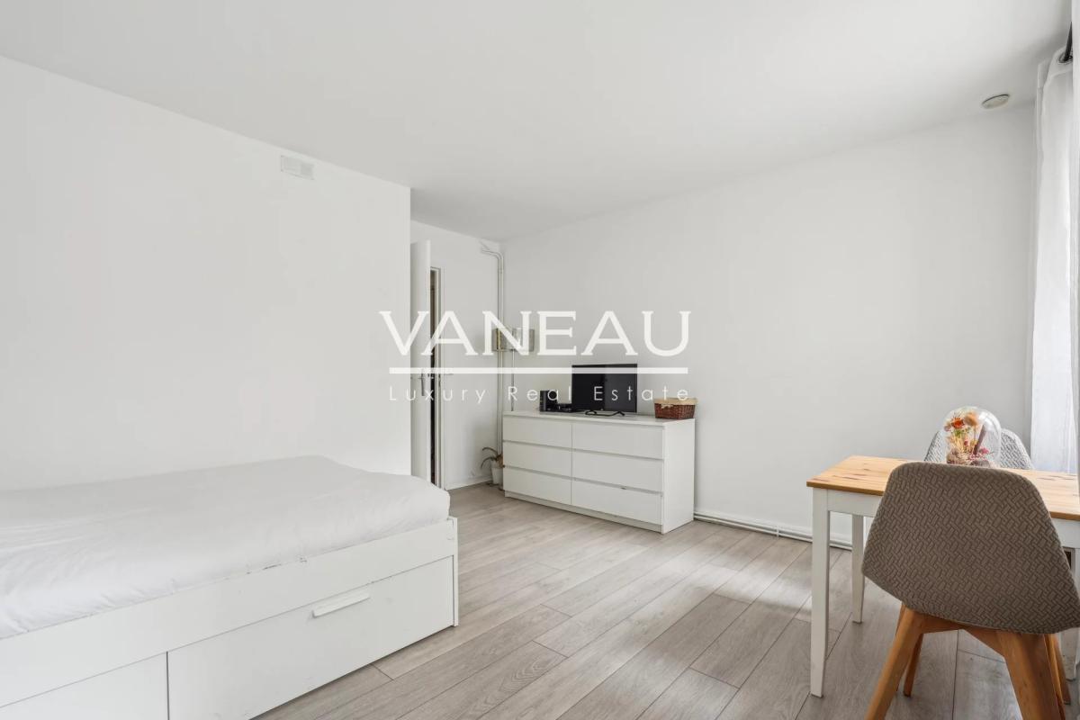 Studio au calme, au pied de Montmartre.
