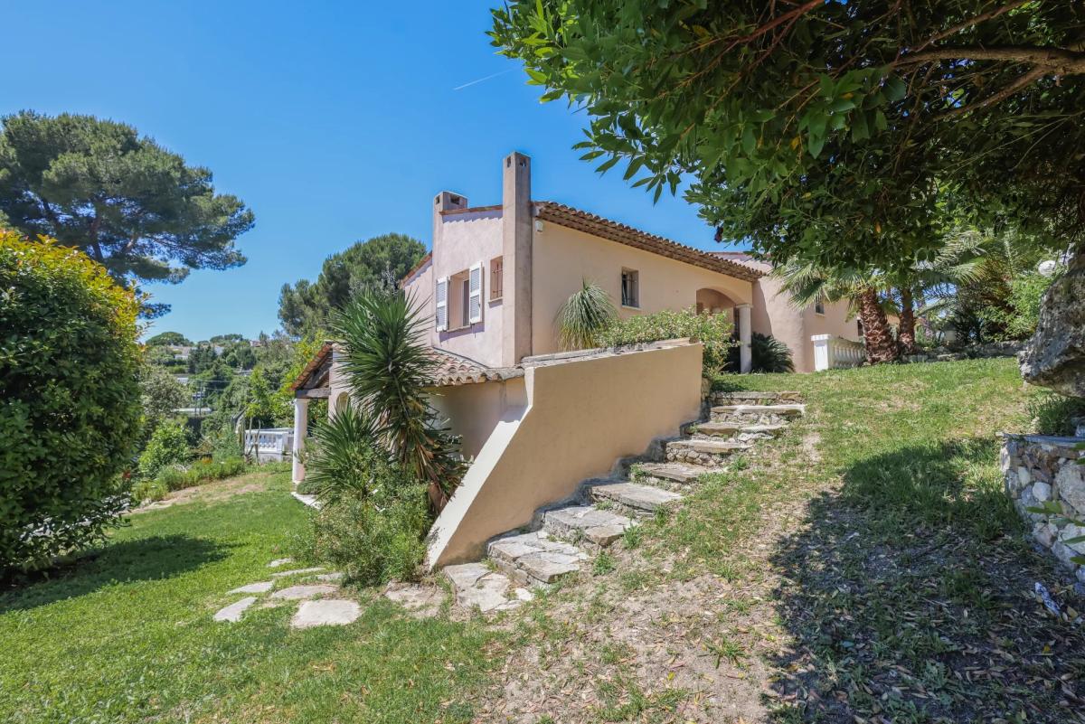 Antibes -  Superbe villa provençale avec belle vue  mer panorami