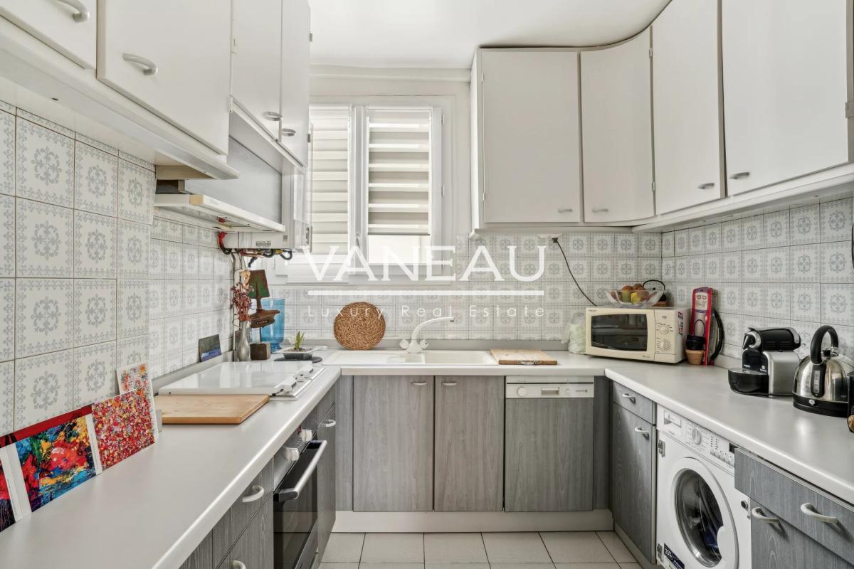 Paris VIII - Av. Matignon - Gabriel - Charmant 3 pièces avec bal