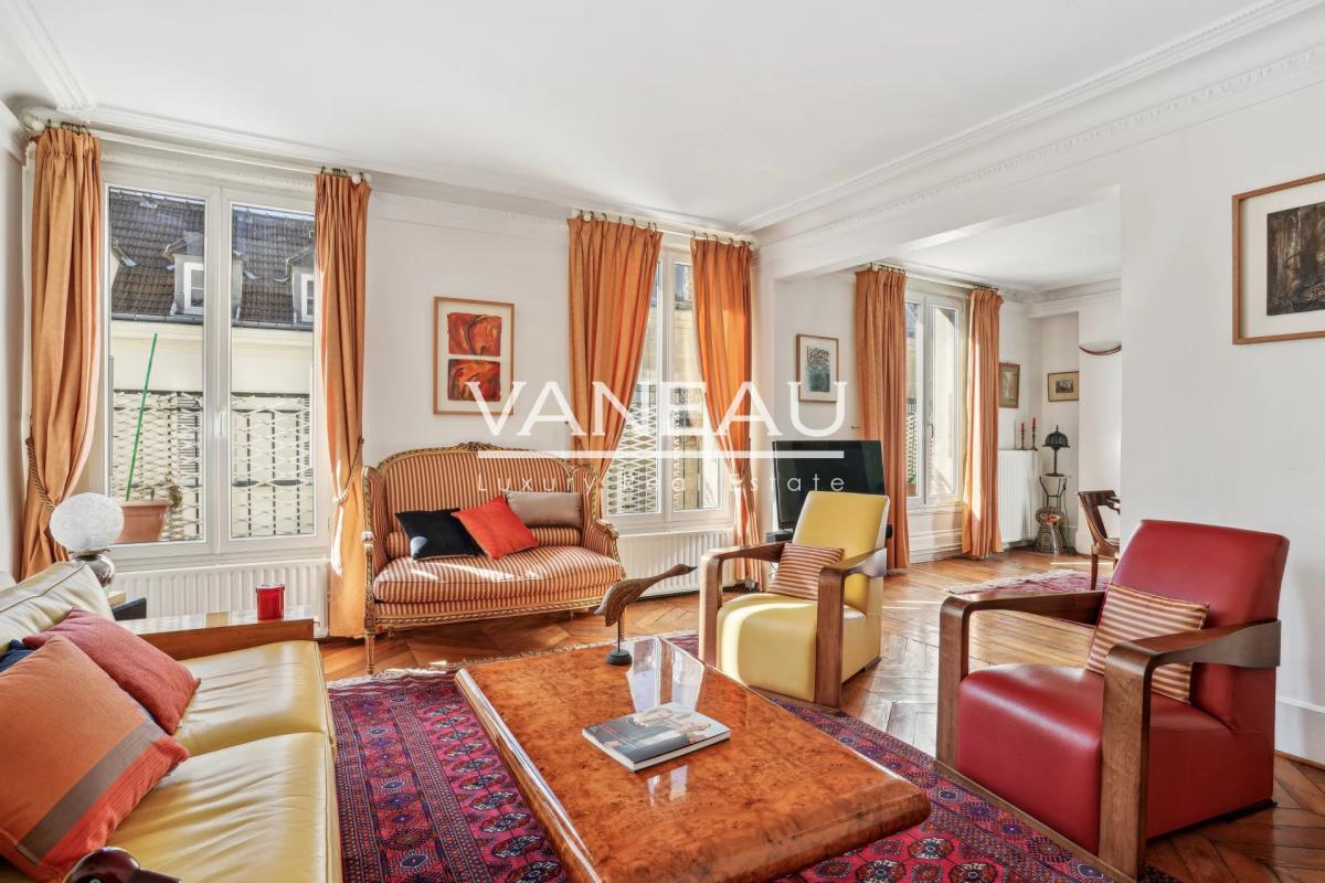 Paris VIII - Av. Matignon - Gabriel - Charmant 3 pièces avec bal