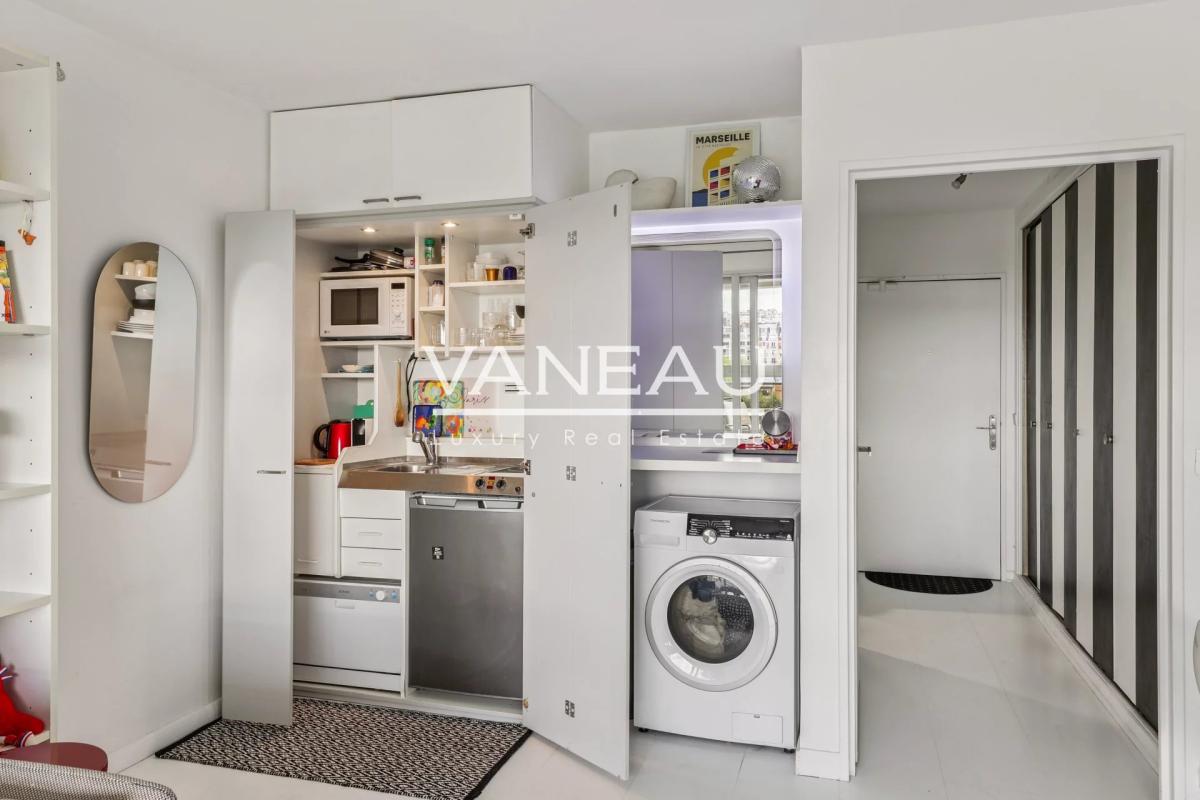 Studio lumineux de 30 m² en étage élevé - Bon état - Vue dégagée