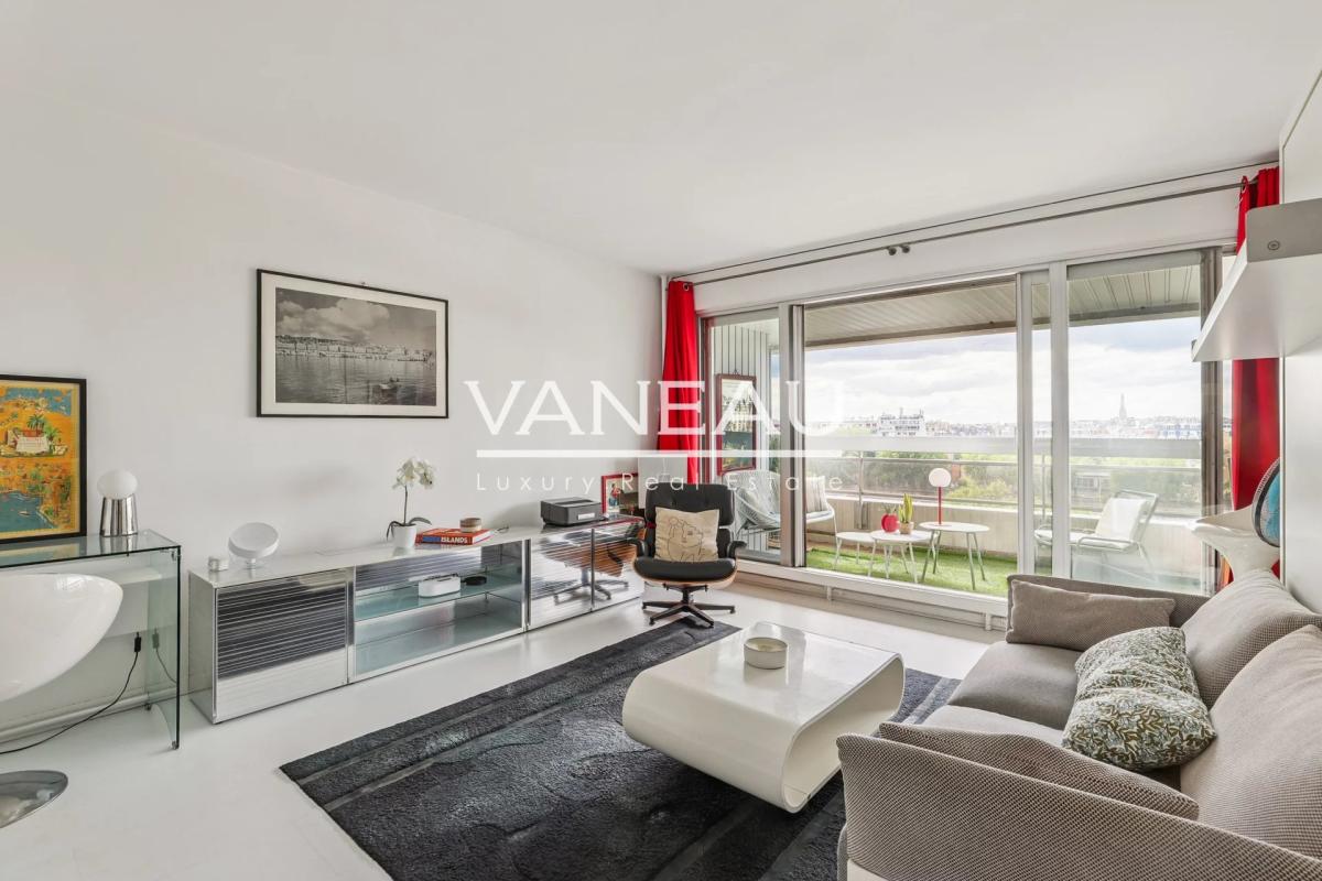 Studio lumineux de 30 m² en étage élevé - Bon état - Vue dégagée