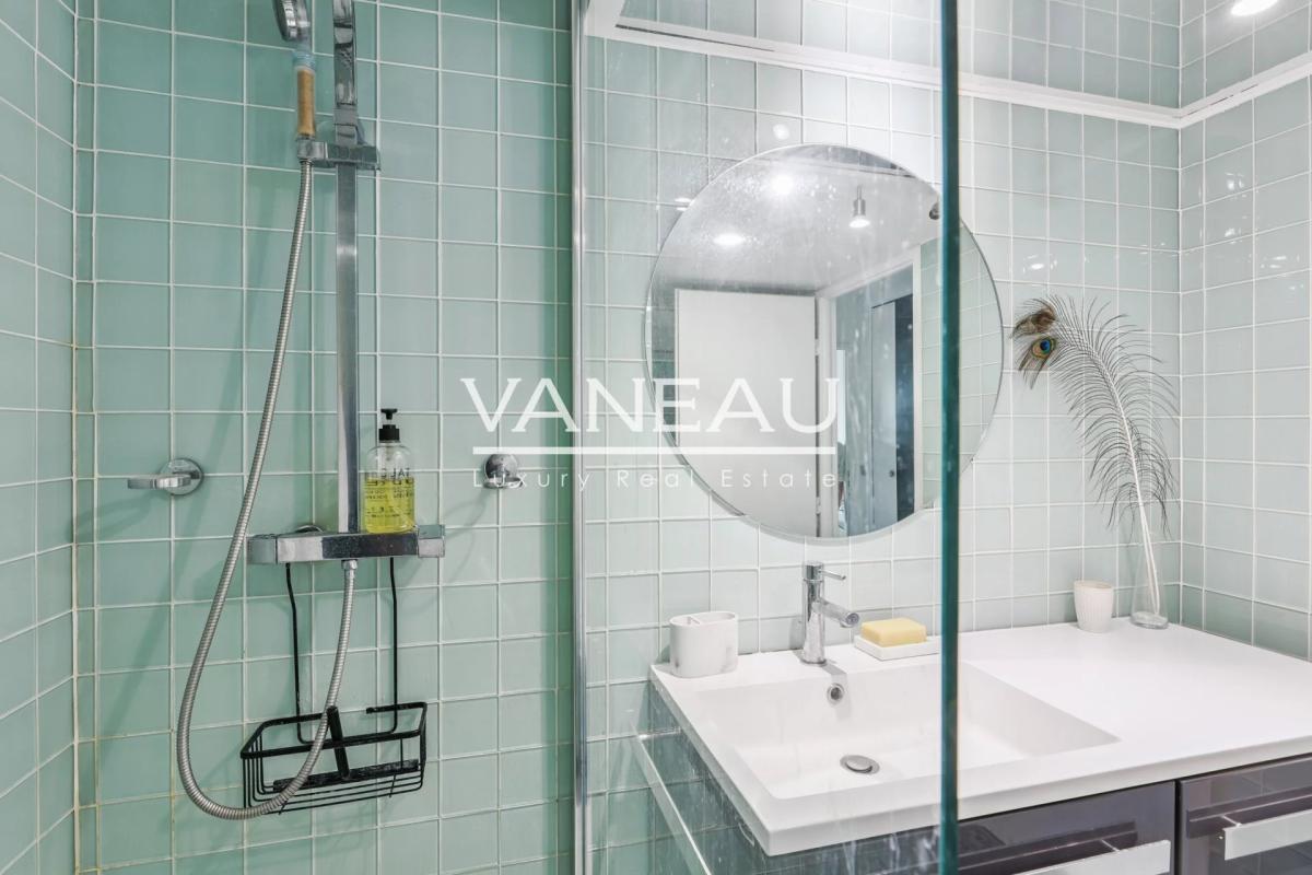 Studio lumineux de 30 m² en étage élevé - Bon état - Vue dégagée
