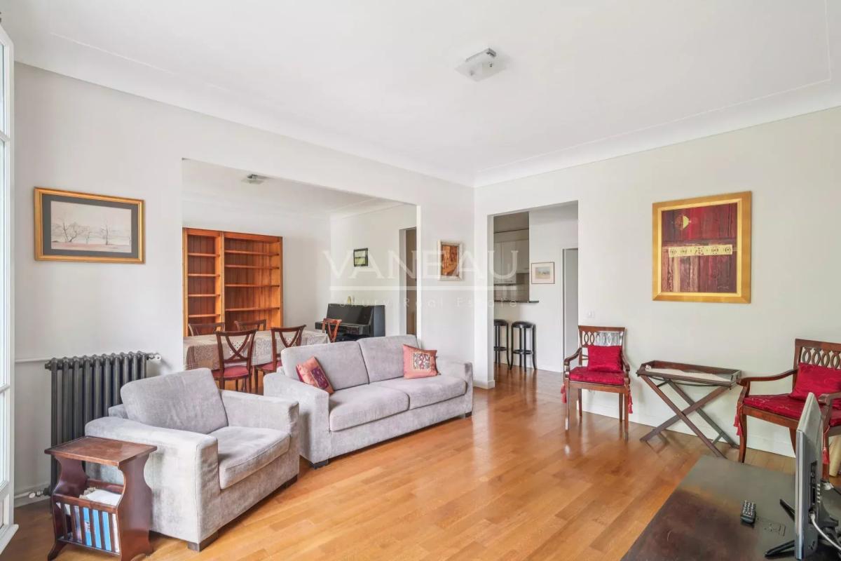 PARIS XVIème - Auteuil - Quai de Seine -Appartement rénové
