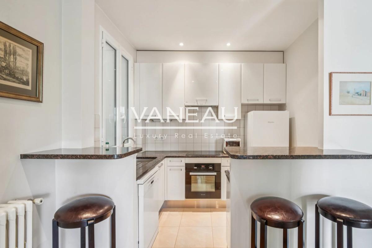 PARIS XVIème - Beaugrenelle-Auteuil - Appartement rénové -