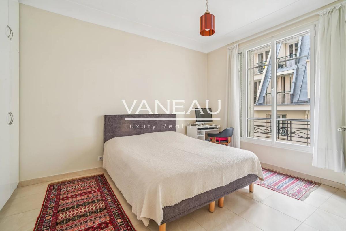 PARIS XVIème - Beaugrenelle-Auteuil - Appartement rénové -