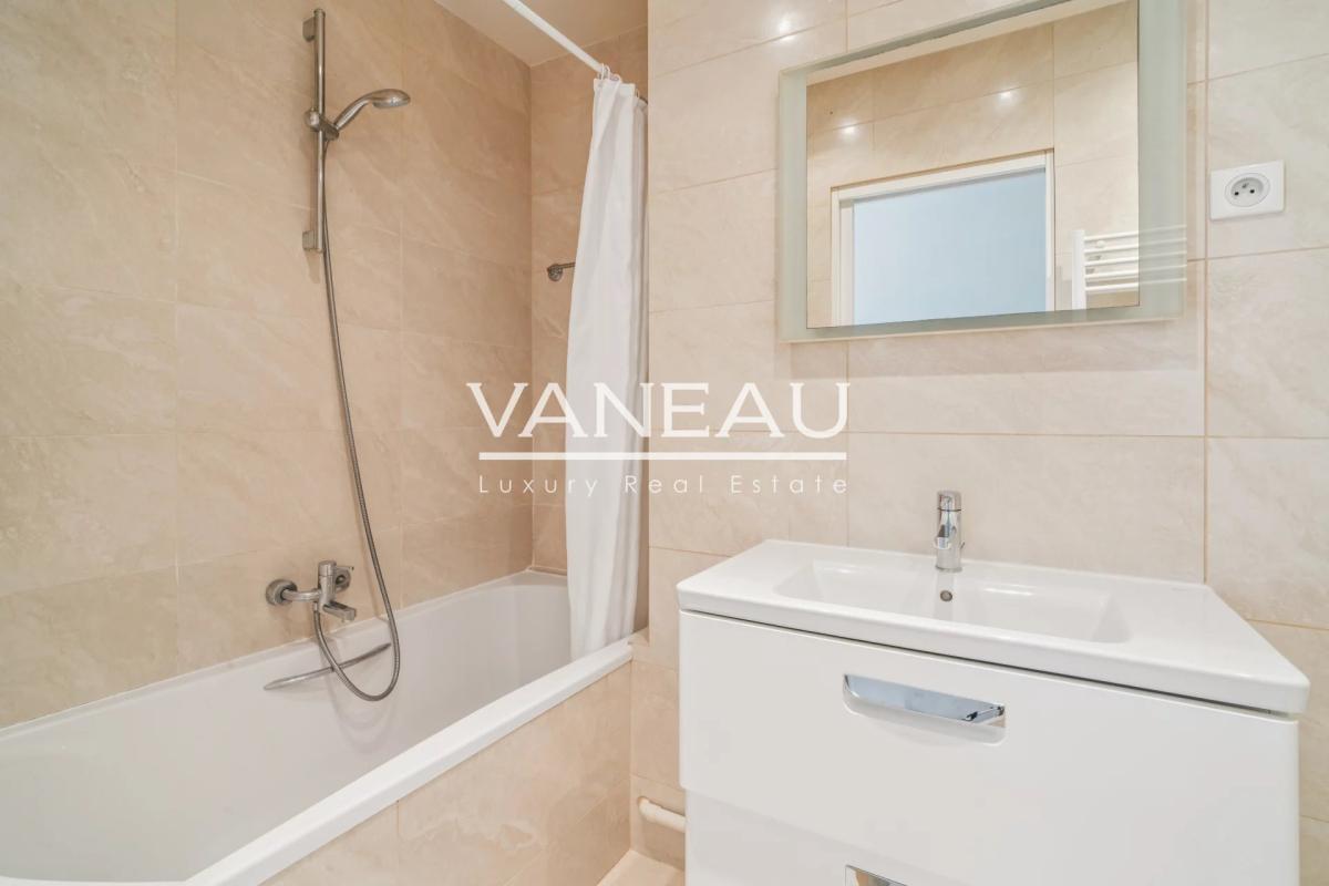 PARIS XVIème - Beaugrenelle-Auteuil - Appartement rénové -