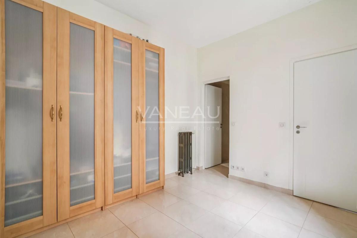 PARIS XVIème - Auteuil - Quai de Seine -Appartement rénové