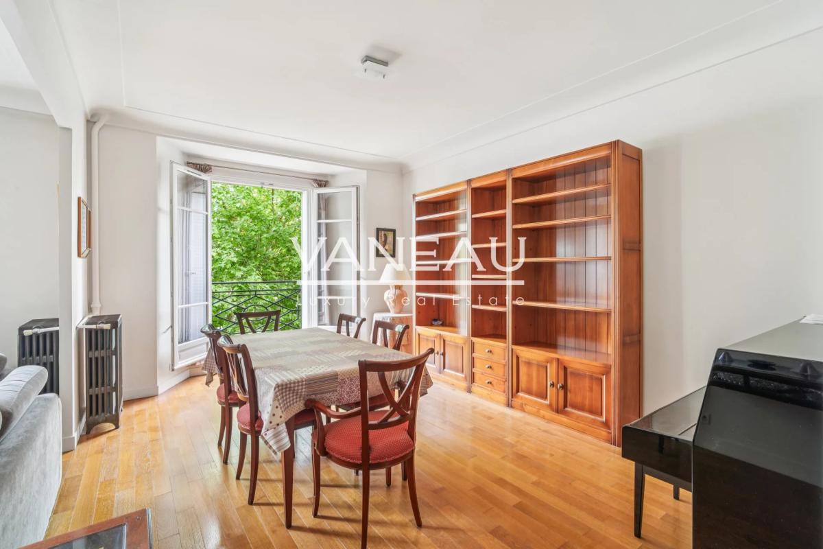 PARIS XVIème - Beaugrenelle-Auteuil - Appartement rénové -