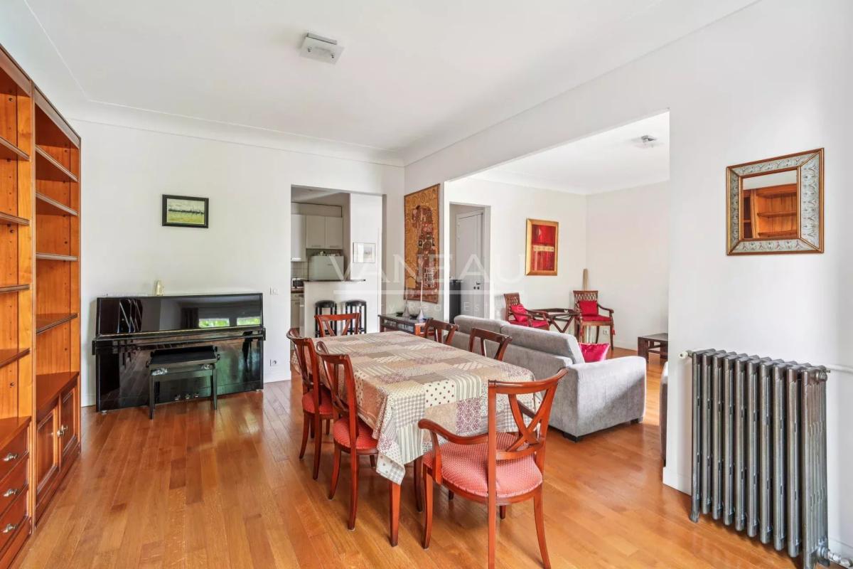 PARIS XVIème - Auteuil - Quai de Seine -Appartement rénové