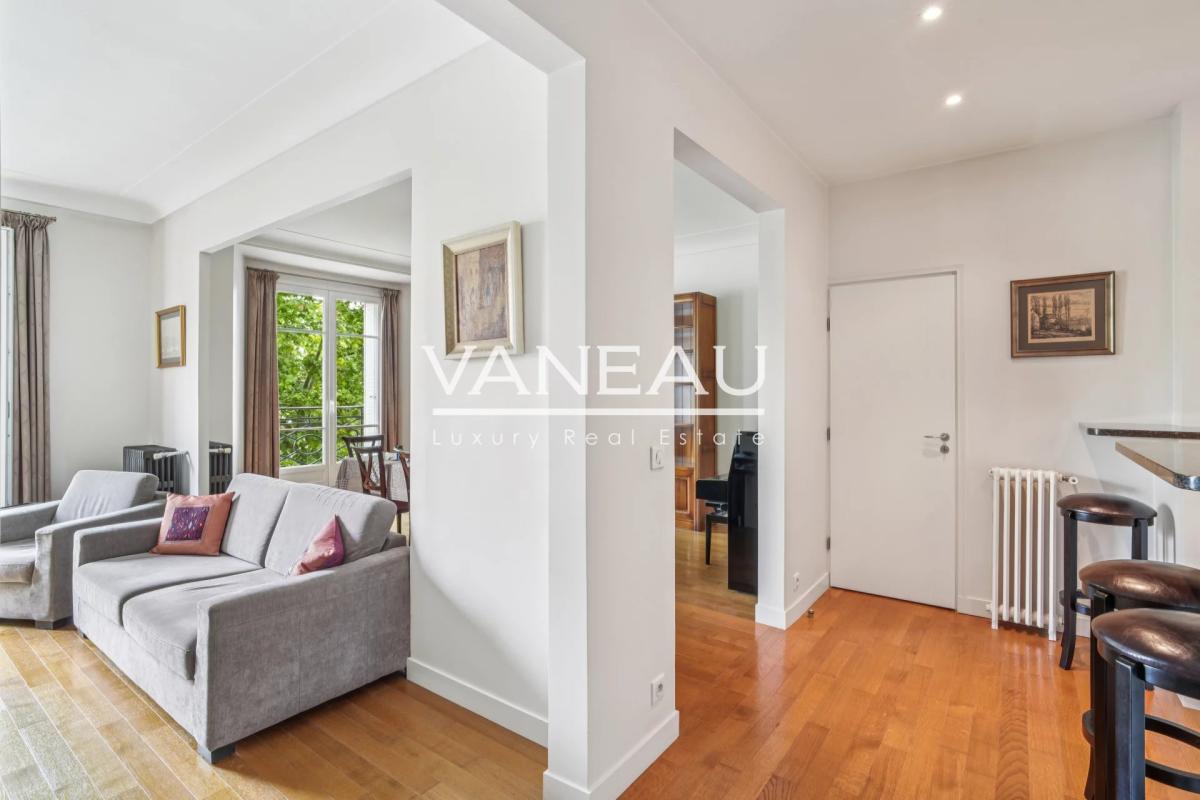 PARIS XVIème - Beaugrenelle-Auteuil - Appartement rénové -