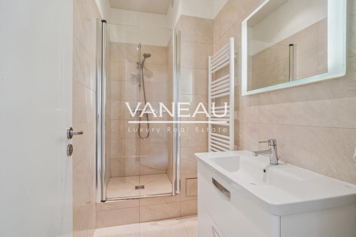 PARIS XVIème - Beaugrenelle-Auteuil - Appartement rénové -