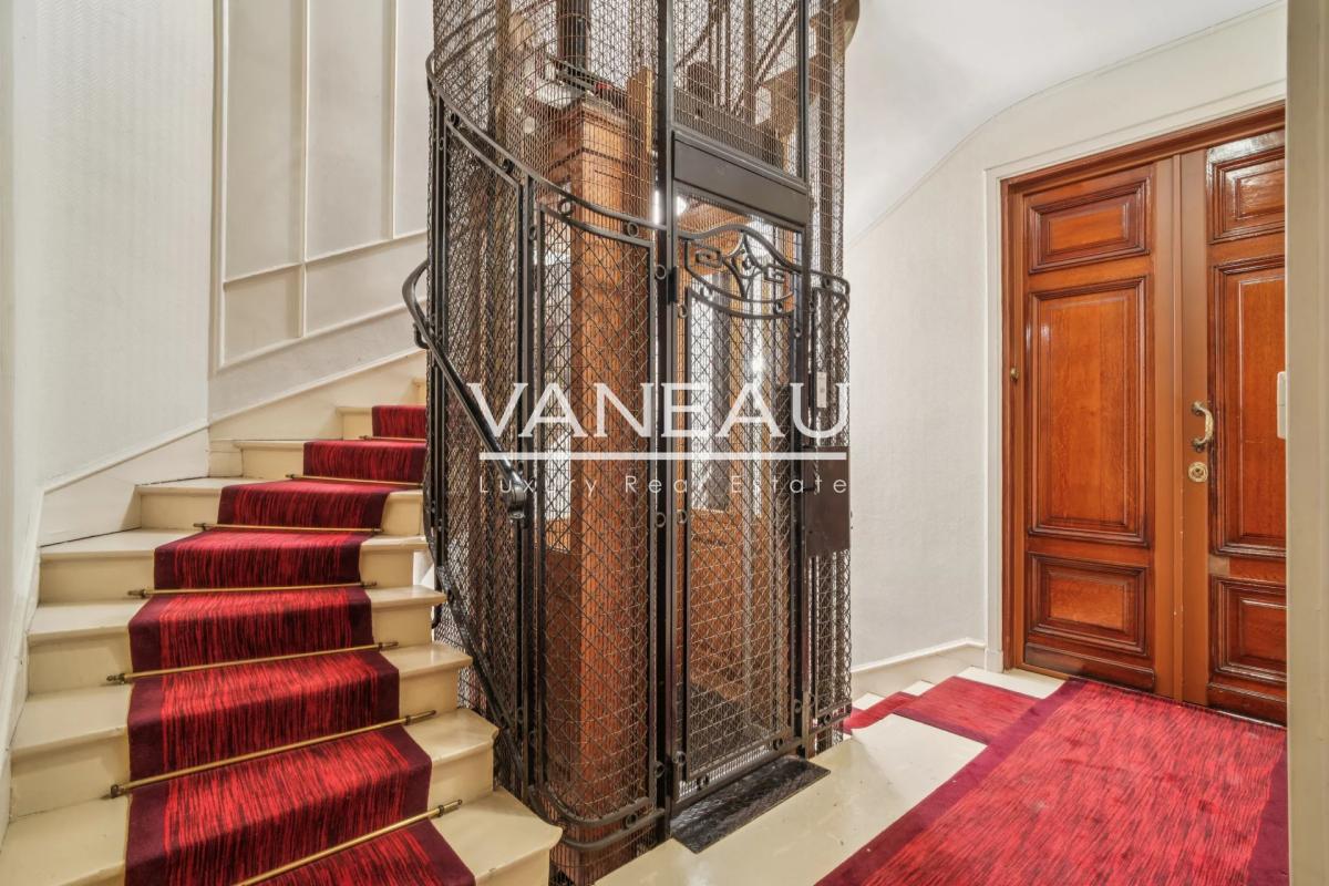 PARIS XVIème - Beaugrenelle-Auteuil - Appartement rénové -
