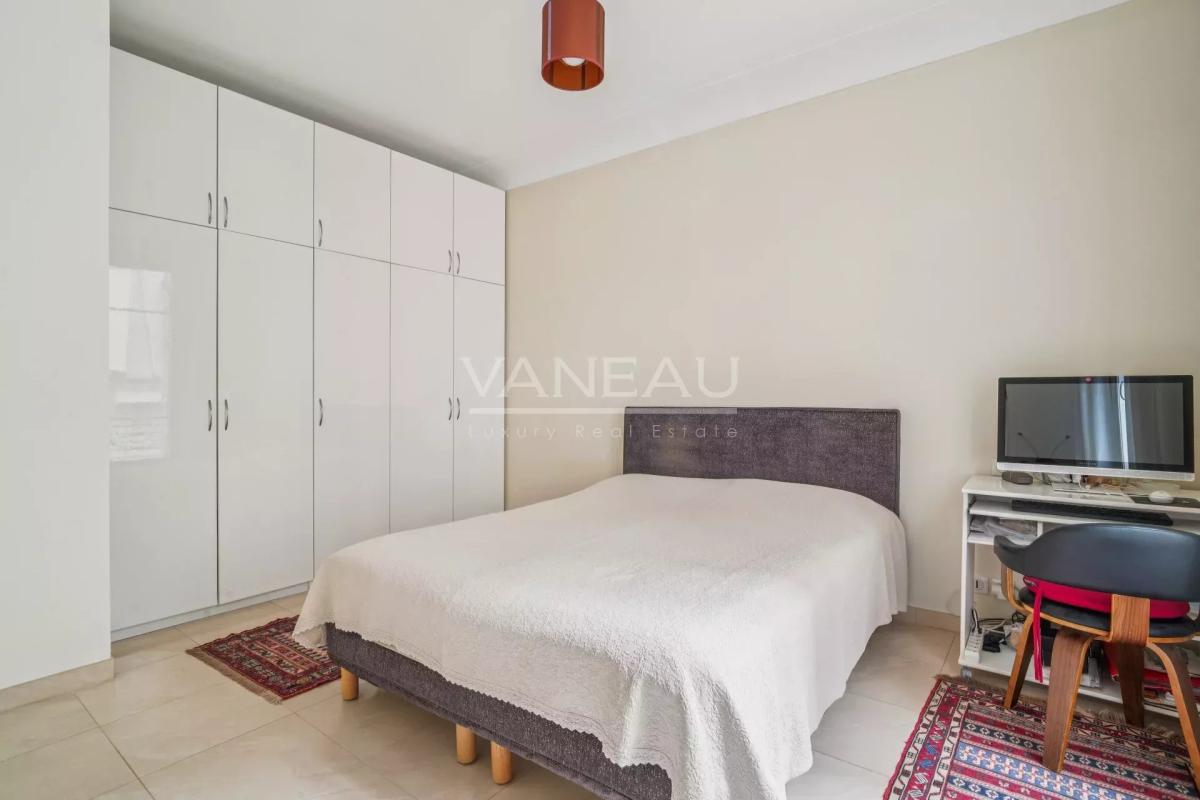 PARIS XVIème - Auteuil - Quai de Seine -Appartement rénové
