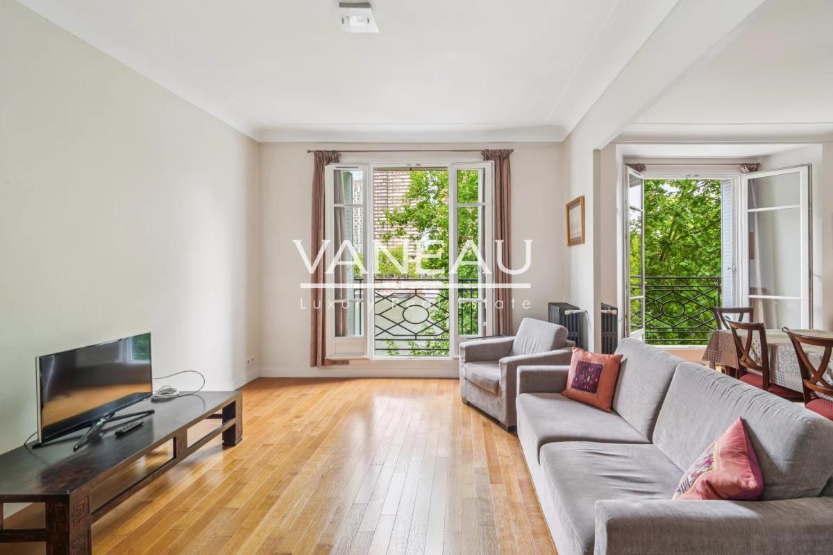PARIS XVIème - Beaugrenelle-Auteuil - Appartement rénové -