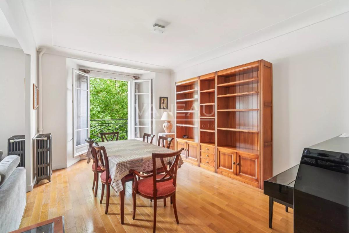 PARIS XVIème - Auteuil - Quai de Seine -Appartement rénové