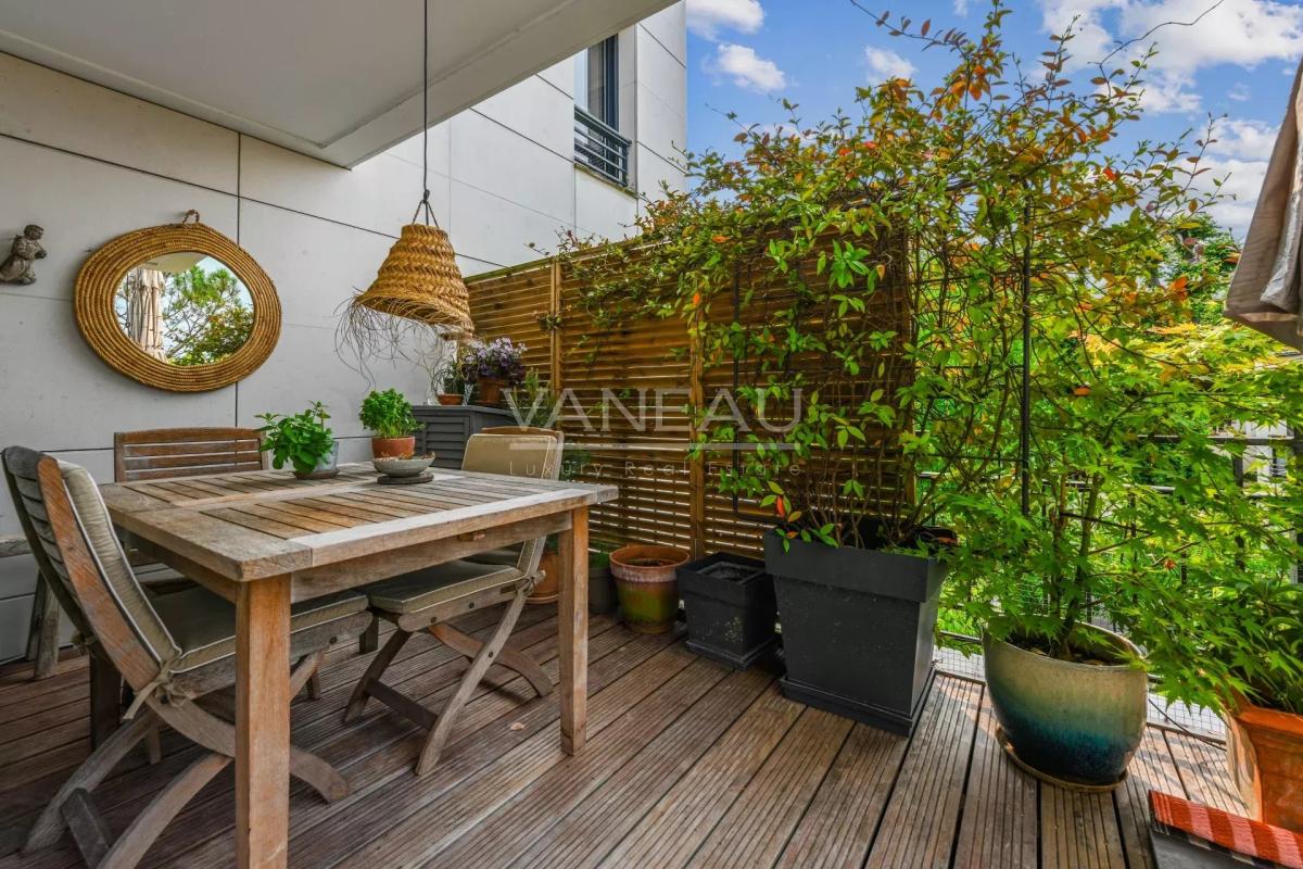 Suresnes - Trois pièces avec large terrasse