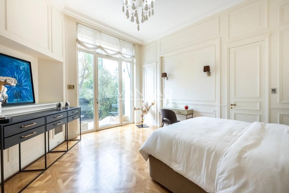 Paris XVIe - OCDE - Superbe duplex familial et de réception avec