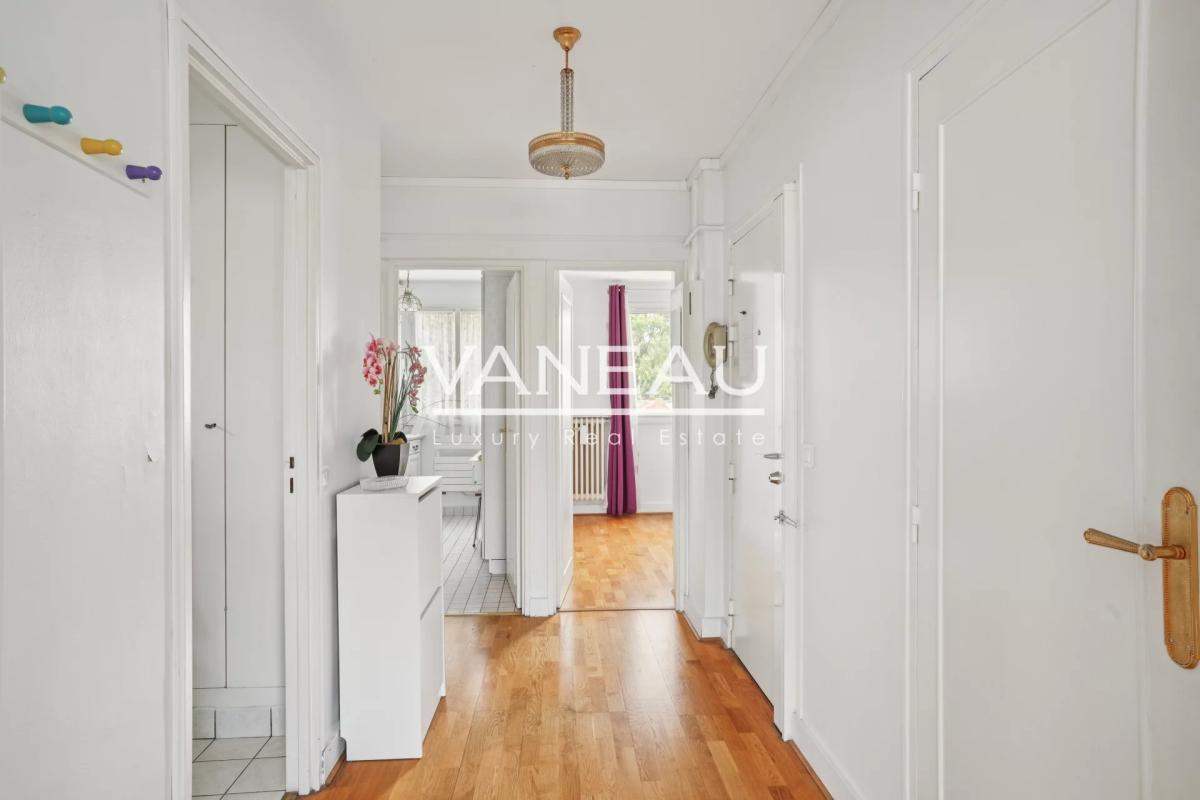 Paris XVe - Blomet - Appartement trois pièces avec vue dégagée