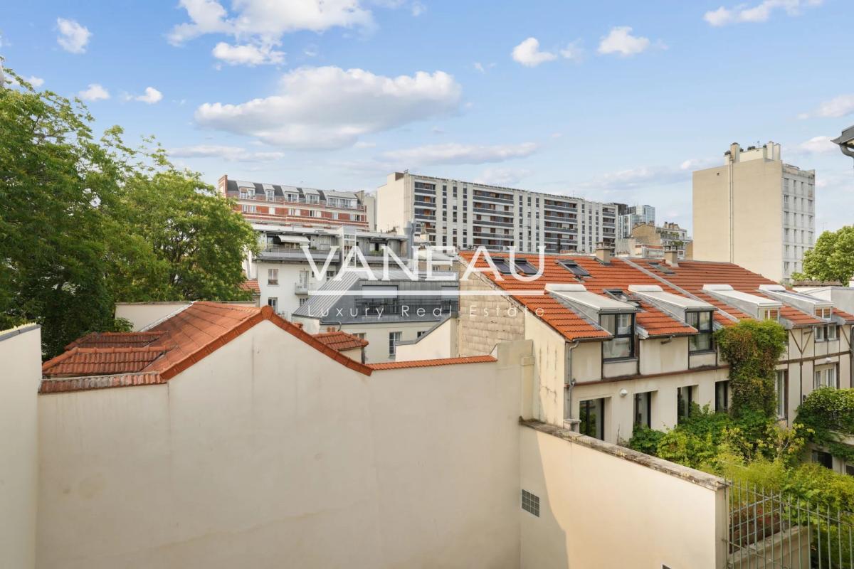 Paris XVe - Blomet - Appartement trois pièces avec vue dégagée