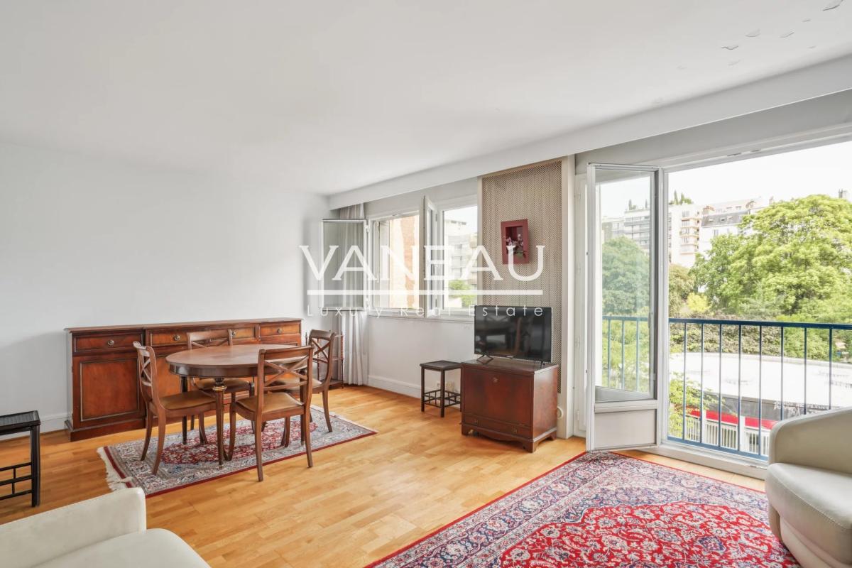 Paris XVe - Blomet - Appartement trois pièces avec vue dégagée