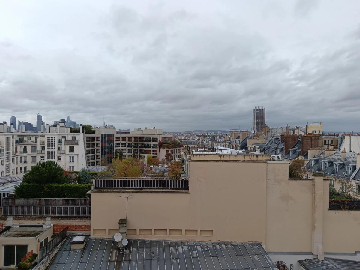 Paris XVIe - Victor Hugo - Deux pièces en dernier étage refait à